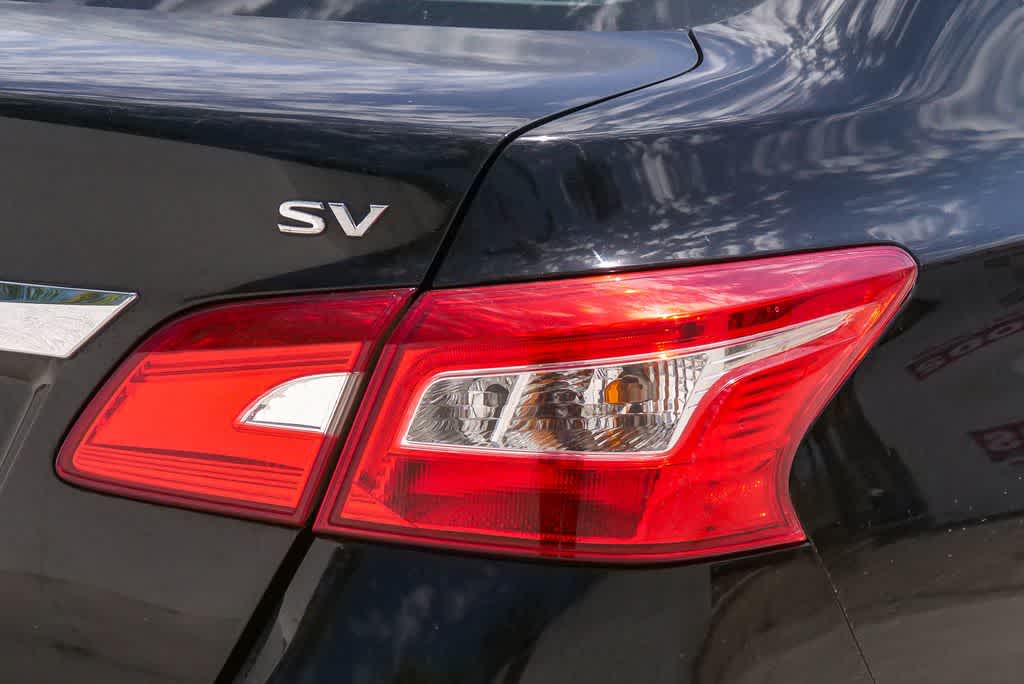 Thumbnail: 2016 Nissan Sentra - 10