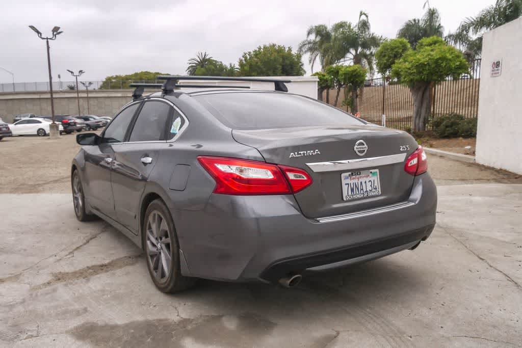 Thumbnail: 2017 Nissan Altima - 7