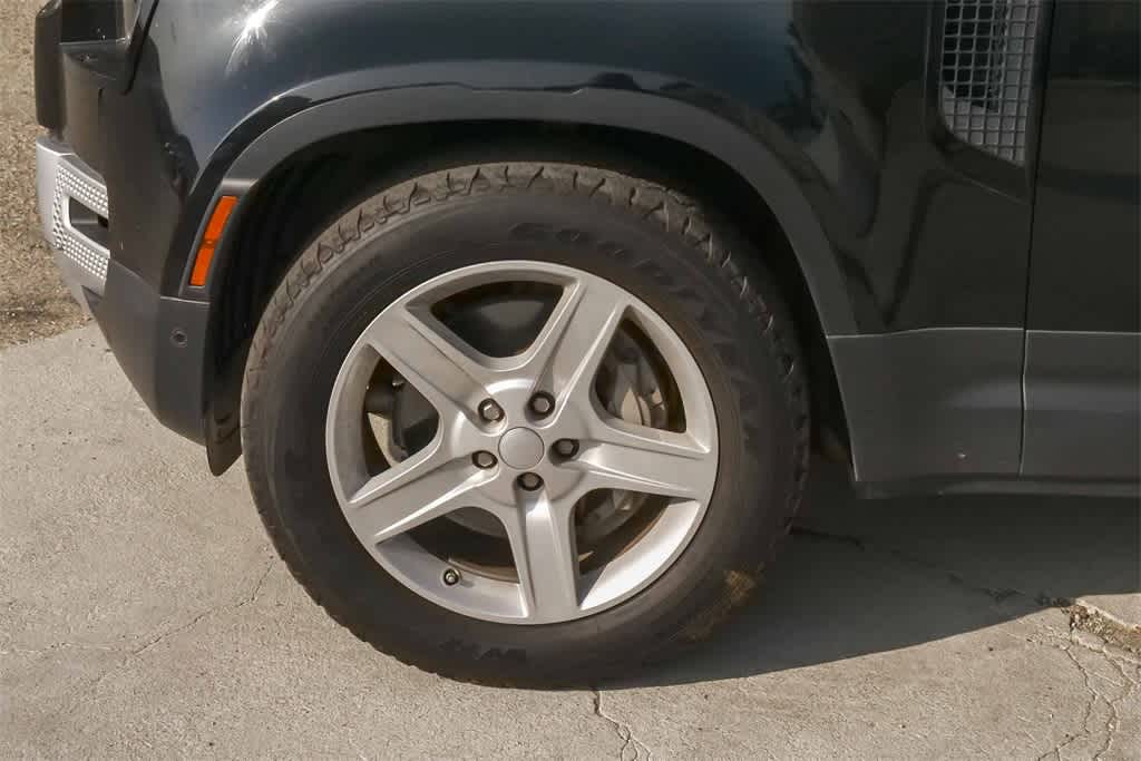 Thumbnail: 2020 Land Rover Defender - 5