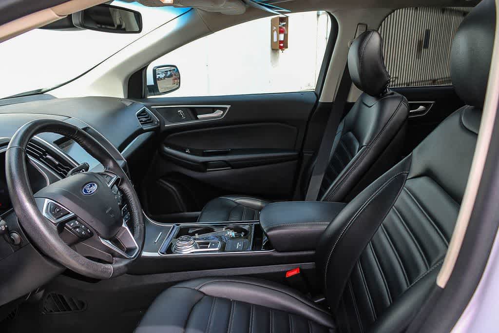 Thumbnail: 2019 Ford Edge - 17