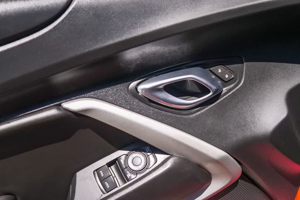 Thumbnail: 2018 Chevrolet Camaro - 18