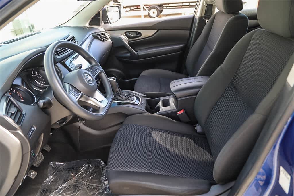 Thumbnail: 2021 Nissan Rogue Sport - 16