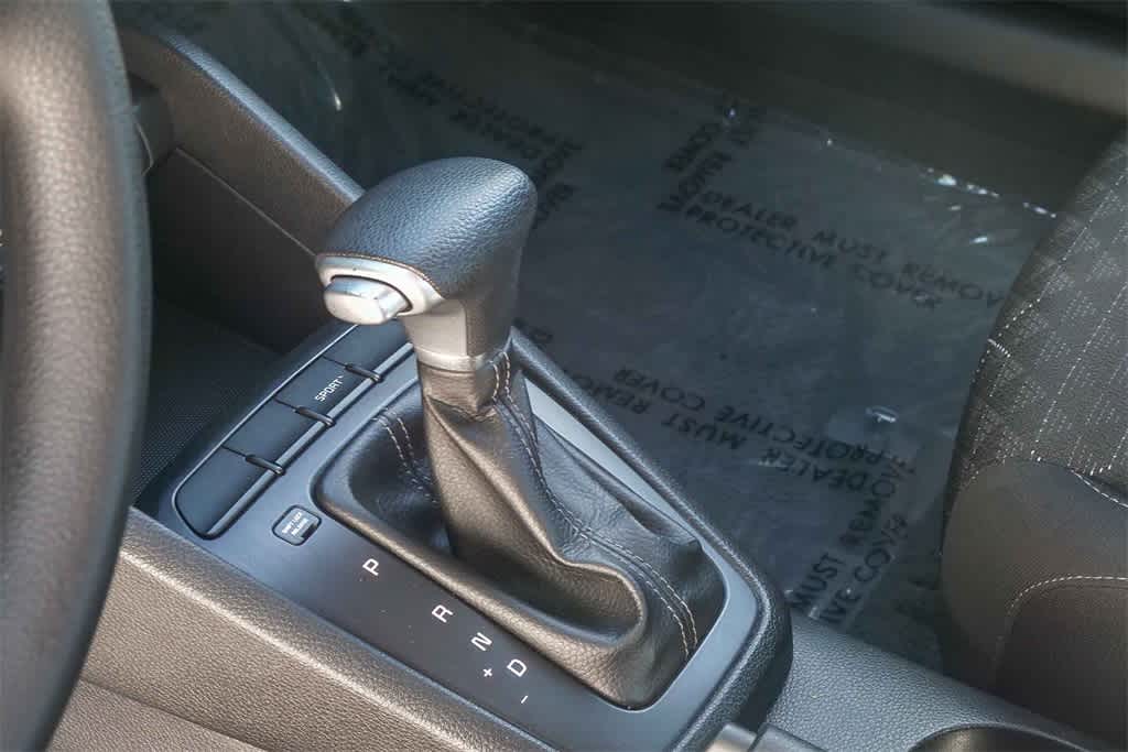 Thumbnail: 2023 Kia Rio - 18