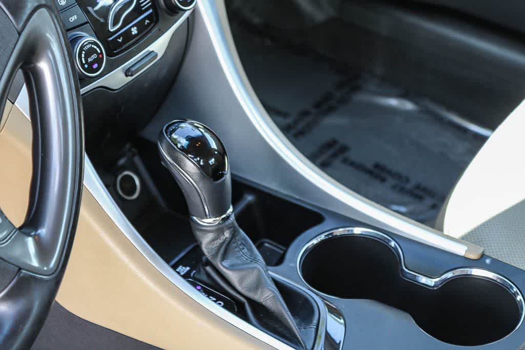 Thumbnail: 2013 Hyundai Sonata - 17