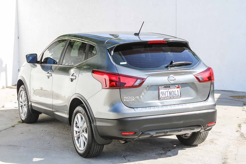 Thumbnail: 2018 Nissan Rogue Sport - 9
