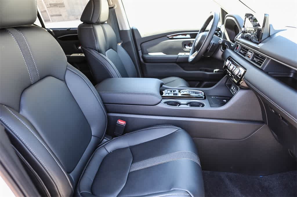 Thumbnail: 2025 Honda Pilot - 15