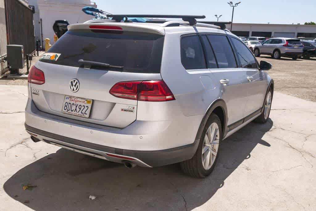 Thumbnail: 2017 Volkswagen Golf - 9