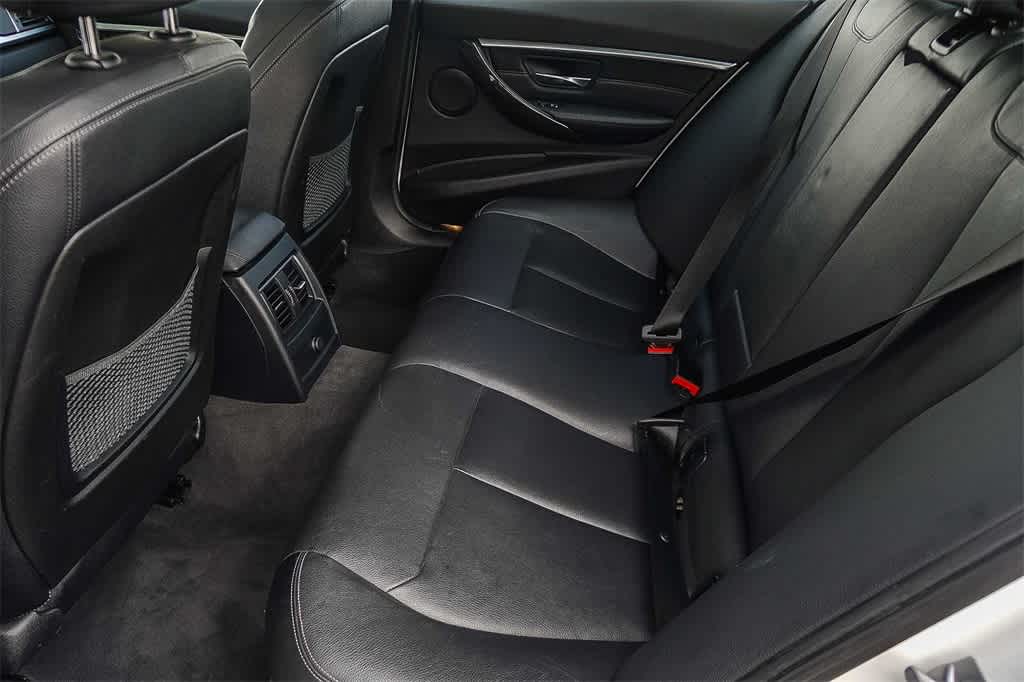 Thumbnail: 2018 BMW 3 Series - 21