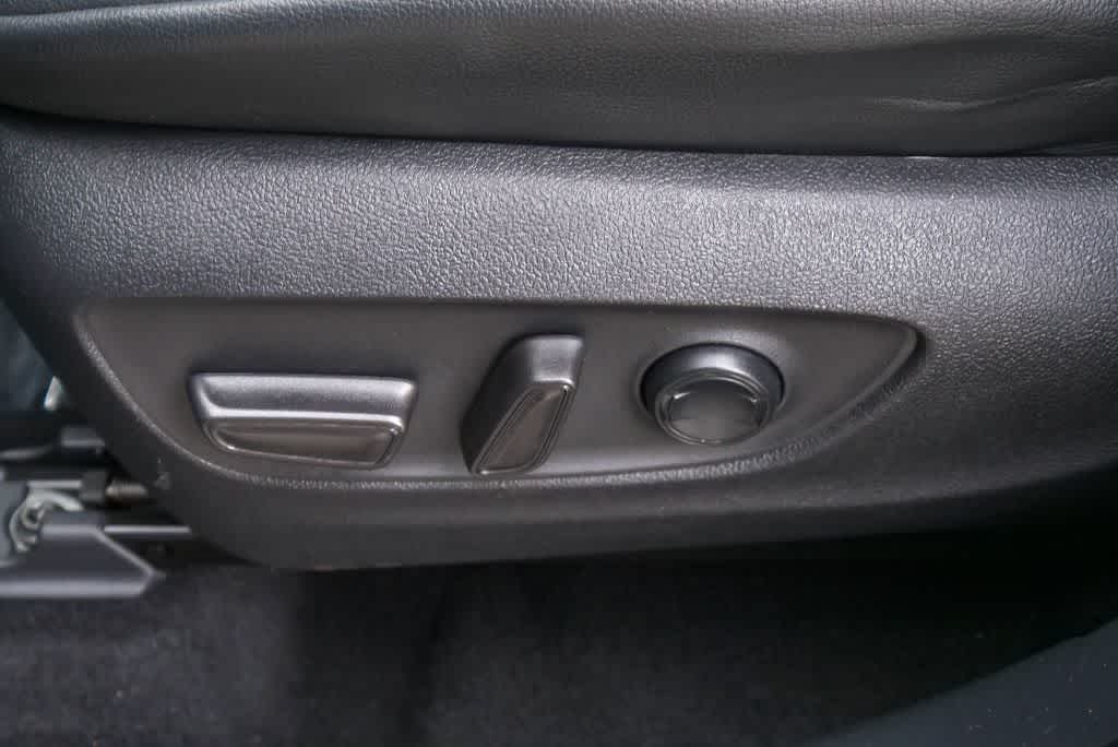 Thumbnail: 2021 Toyota Highlander - 21