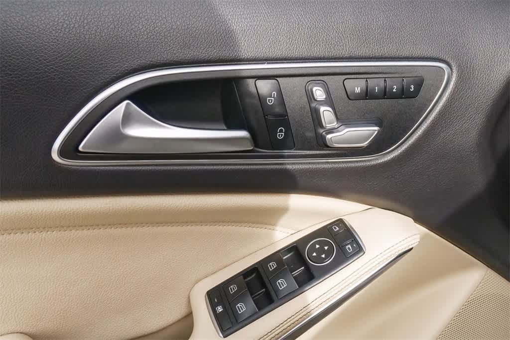 Thumbnail: 2019 Mercedes-Benz GLA - 16