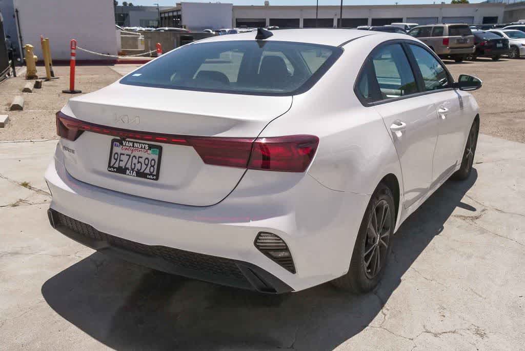 Thumbnail: 2023 Kia Forte - 8