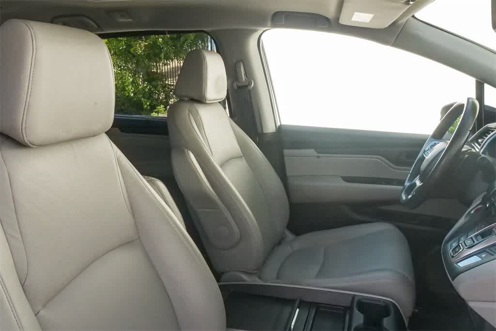 Thumbnail: 2018 Honda Odyssey - 16