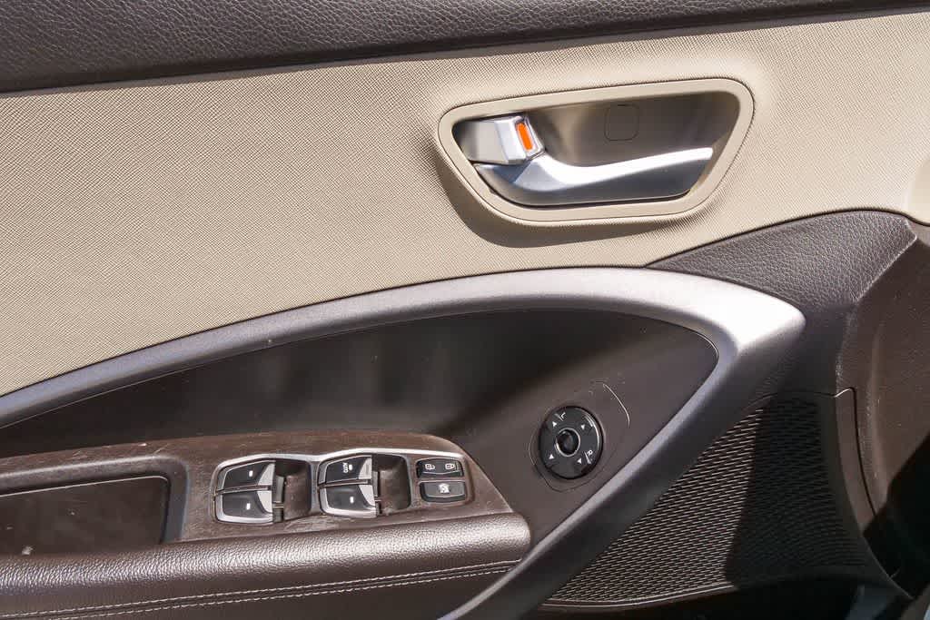 Thumbnail: 2013 Hyundai Santa Fe - 17