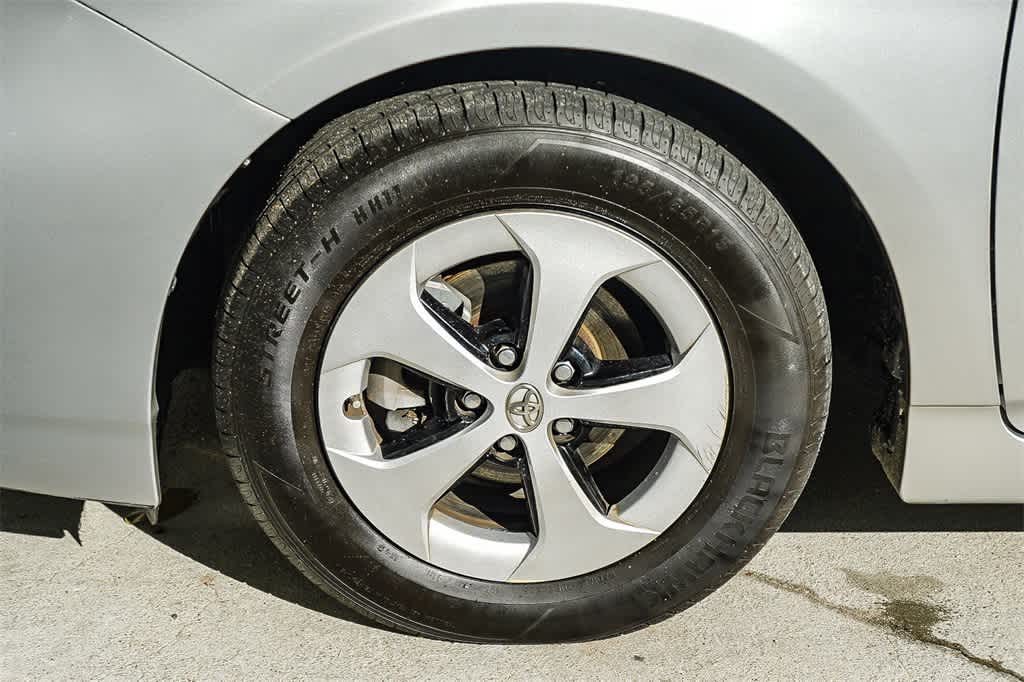 Thumbnail: 2014 Toyota Prius - 10