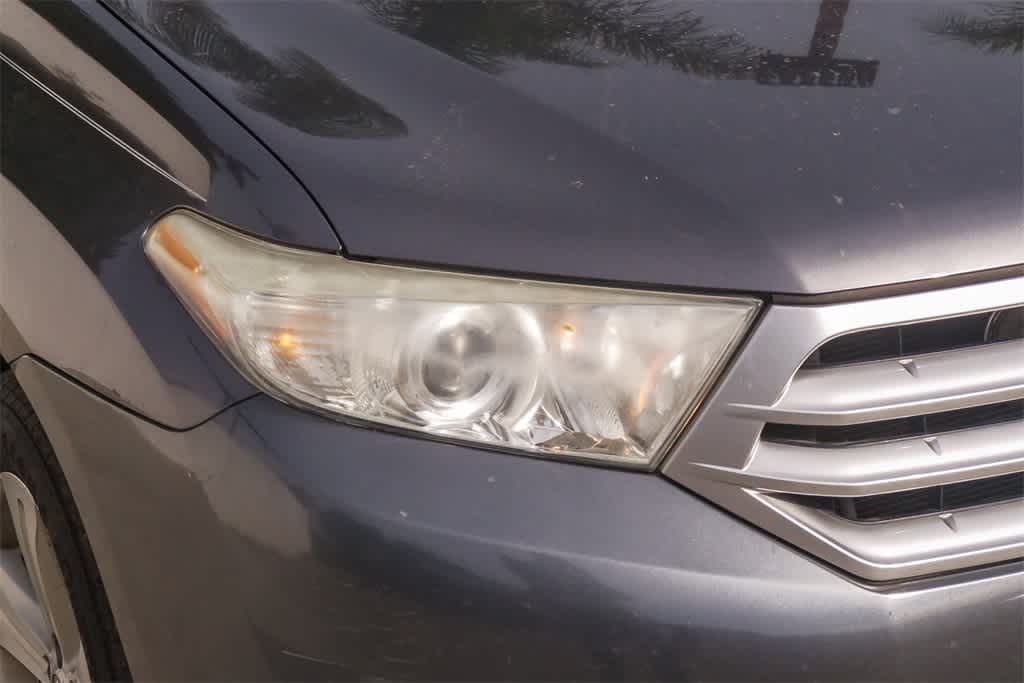 Thumbnail: 2013 Toyota Highlander - 4