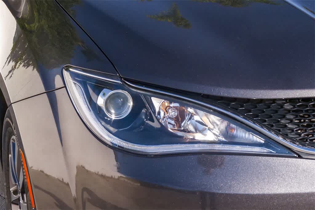 Thumbnail: 2019 Chrysler Pacifica - 4