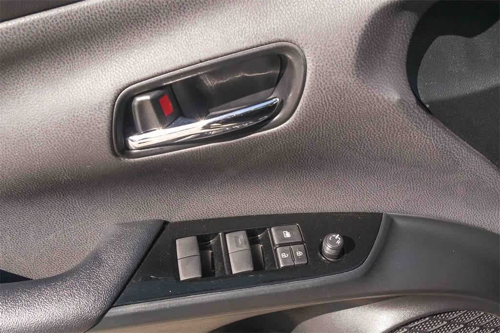 Thumbnail: 2022 Toyota Prius - 17