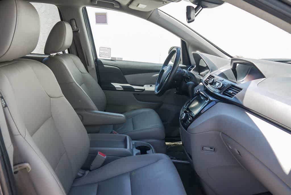 Thumbnail: 2015 Honda Odyssey - 17