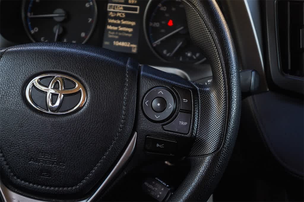 Thumbnail: 2018 Toyota RAV4 - 17