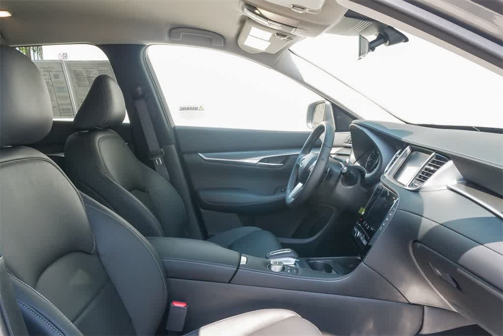 Thumbnail: 2025 INFINITI QX50 - 16