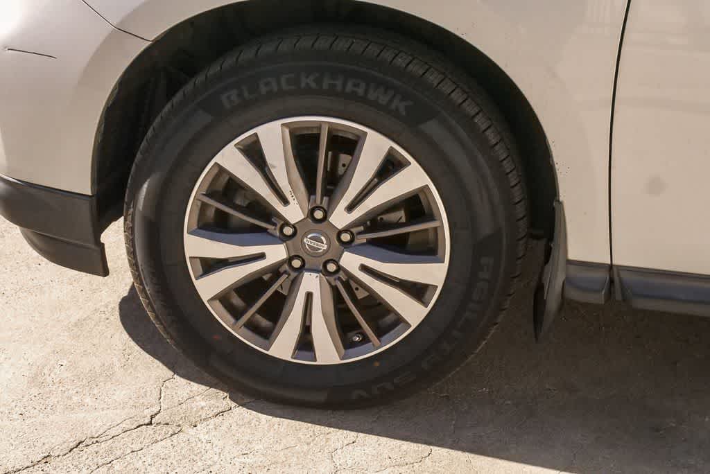 Thumbnail: 2017 Nissan Pathfinder - 5