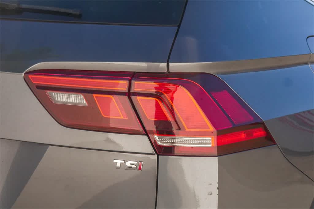 Thumbnail: 2018 Volkswagen Tiguan - 10