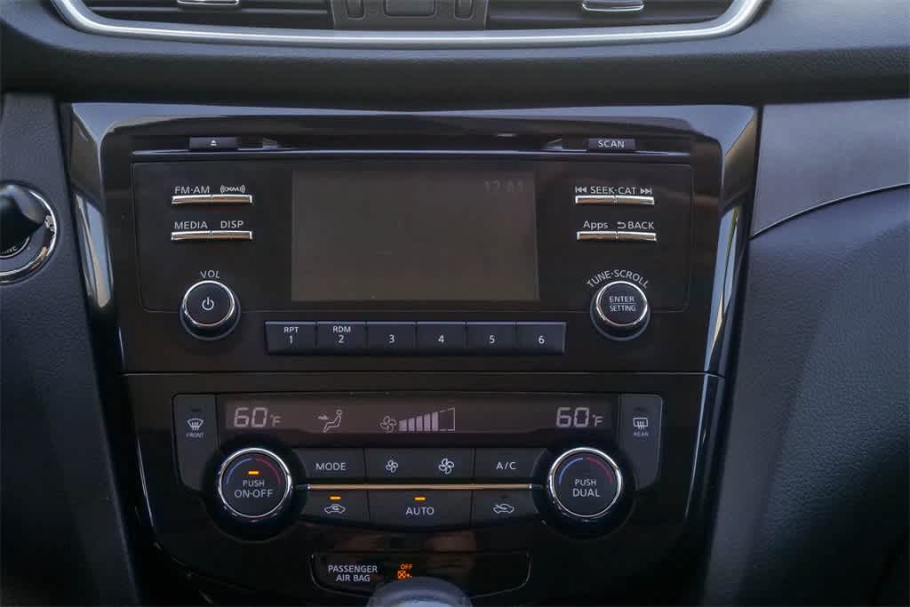 Thumbnail: 2015 Nissan Rogue - 13