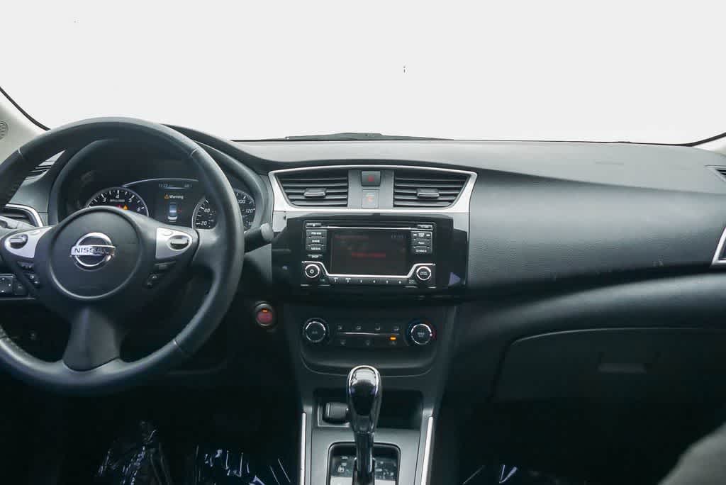 Thumbnail: 2016 Nissan Sentra - 12