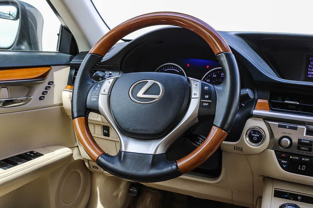 Thumbnail: 2014 Lexus ES - 14