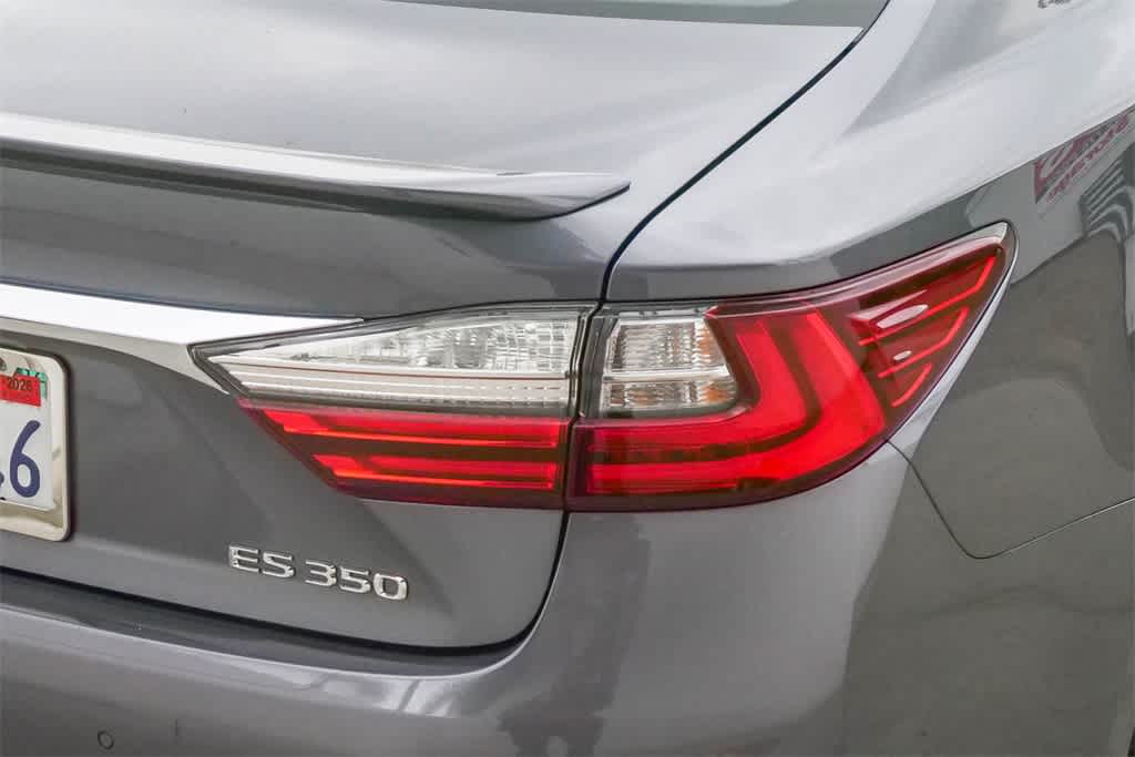 Thumbnail: 2016 Lexus ES - 10