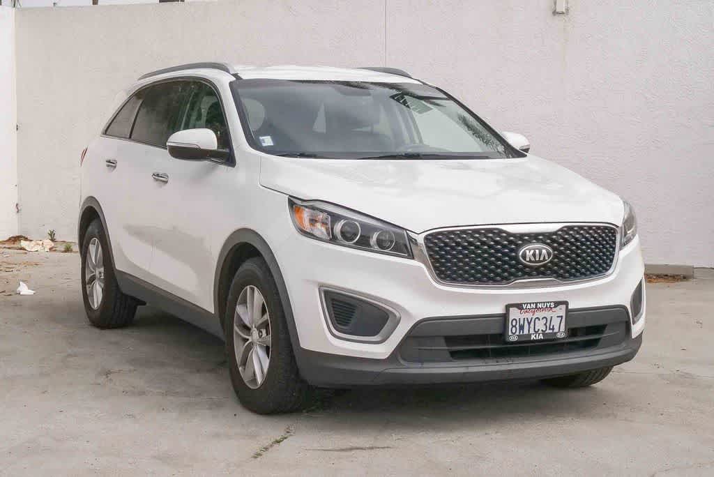 Thumbnail: 2017 Kia Sorento - 3