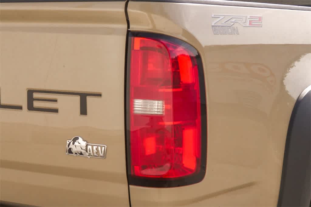 Thumbnail: 2022 Chevrolet Colorado - 10