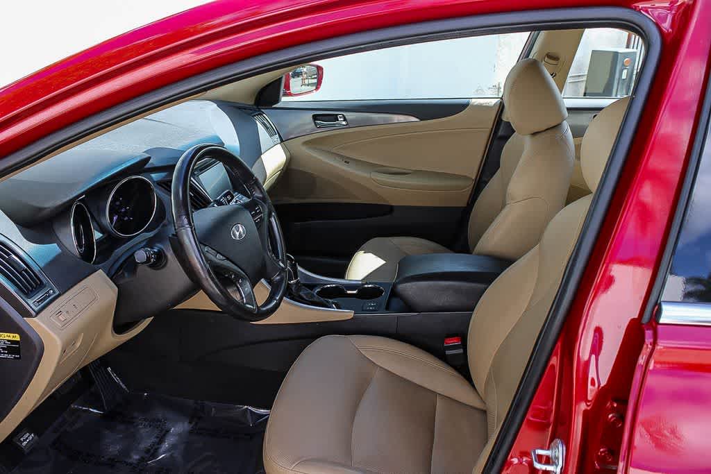 Thumbnail: 2013 Hyundai Sonata - 16