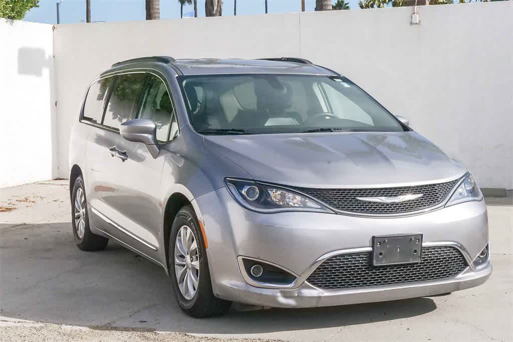 Thumbnail: 2017 Chrysler Pacifica - 3