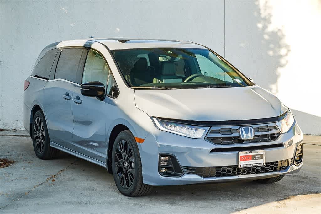 2026 Honda Odyssey photo 2