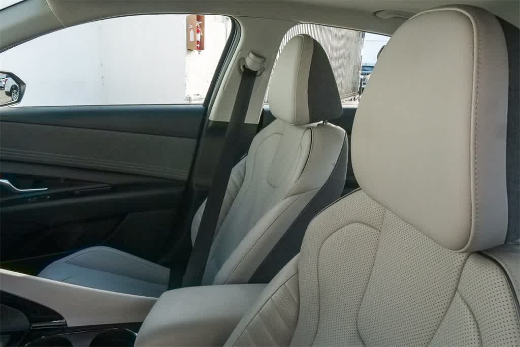 Thumbnail: 2023 Hyundai Elantra - 18