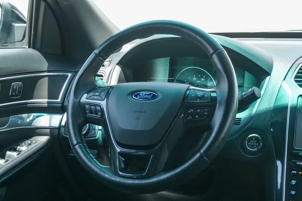 Thumbnail: 2016 Ford Explorer - 13