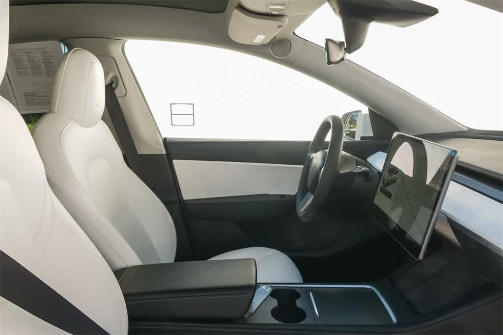 Thumbnail: 2022 Tesla Model Y - 16