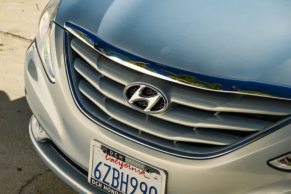 Thumbnail: 2013 Hyundai Sonata - 9