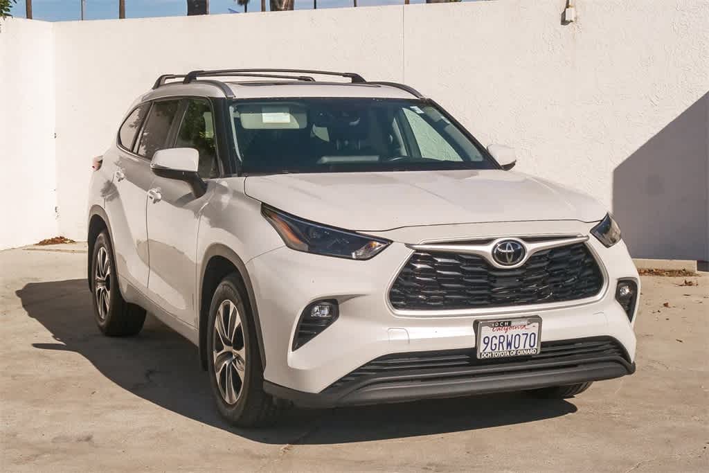 Thumbnail: 2023 Toyota Highlander - 3