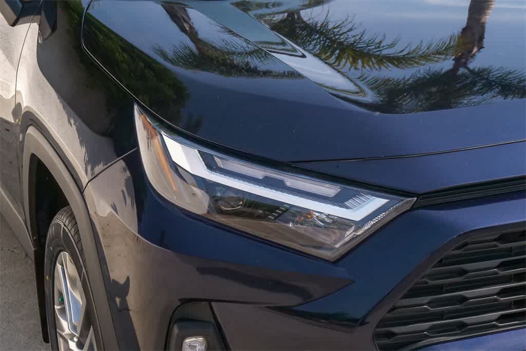 2022 Toyota RAV4 XLE Premium photo 4