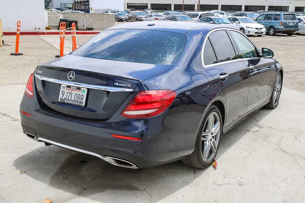 Thumbnail: 2017 Mercedes-Benz E-Class - 9