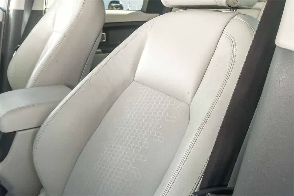 Thumbnail: 2017 Land Rover Discovery Sport - 21