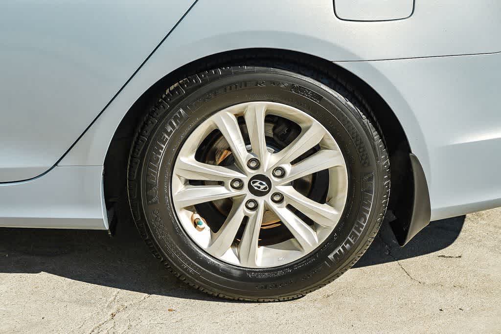 Thumbnail: 2013 Hyundai Sonata - 11