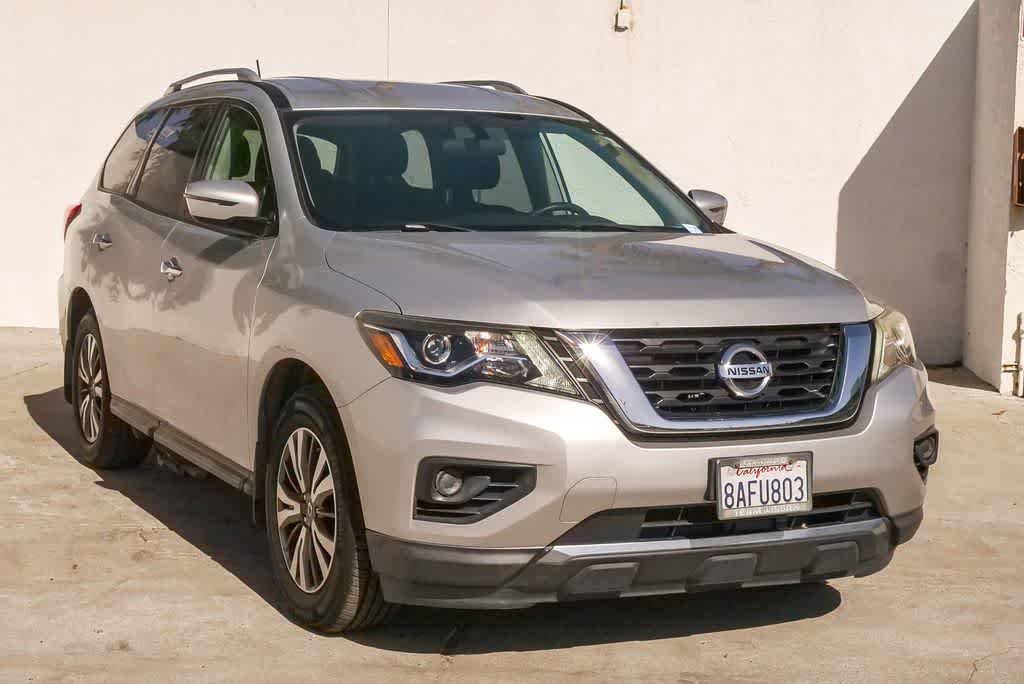 Thumbnail: 2017 Nissan Pathfinder - 3