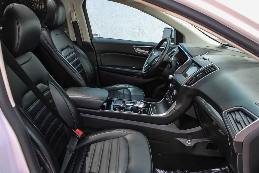 Thumbnail: 2019 Ford Edge - 16