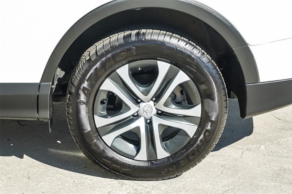 Thumbnail: 2018 Toyota RAV4 - 11