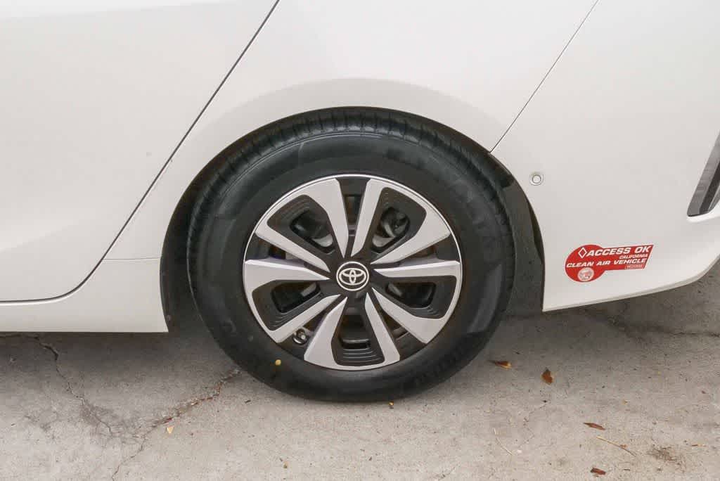 Thumbnail: 2017 Toyota Prius Prime - 6