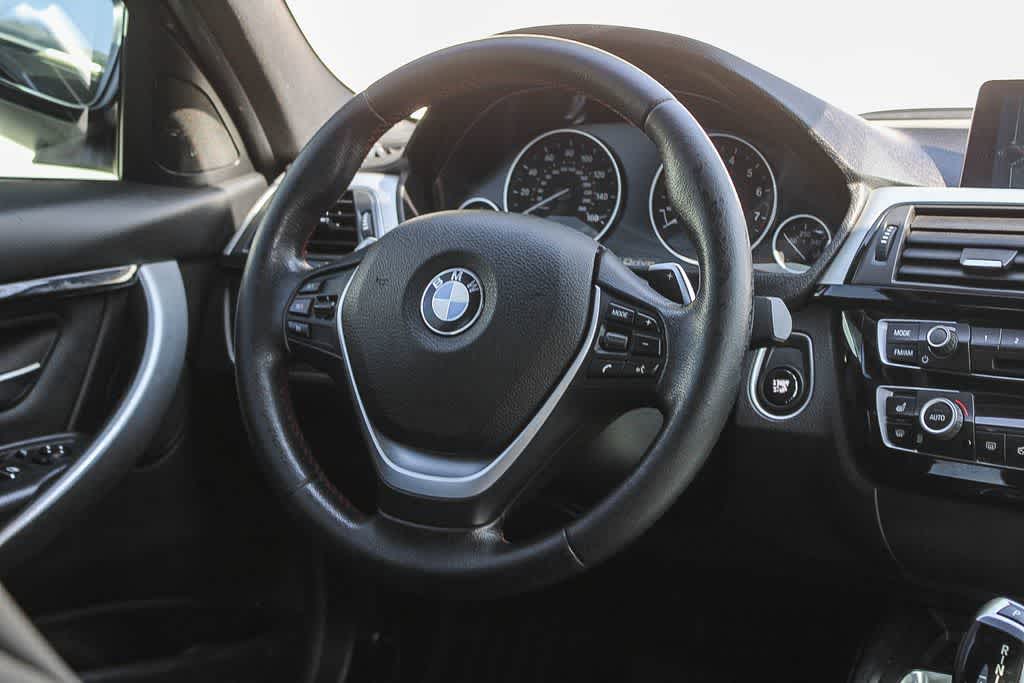 Thumbnail: 2017 BMW 3 Series - 14