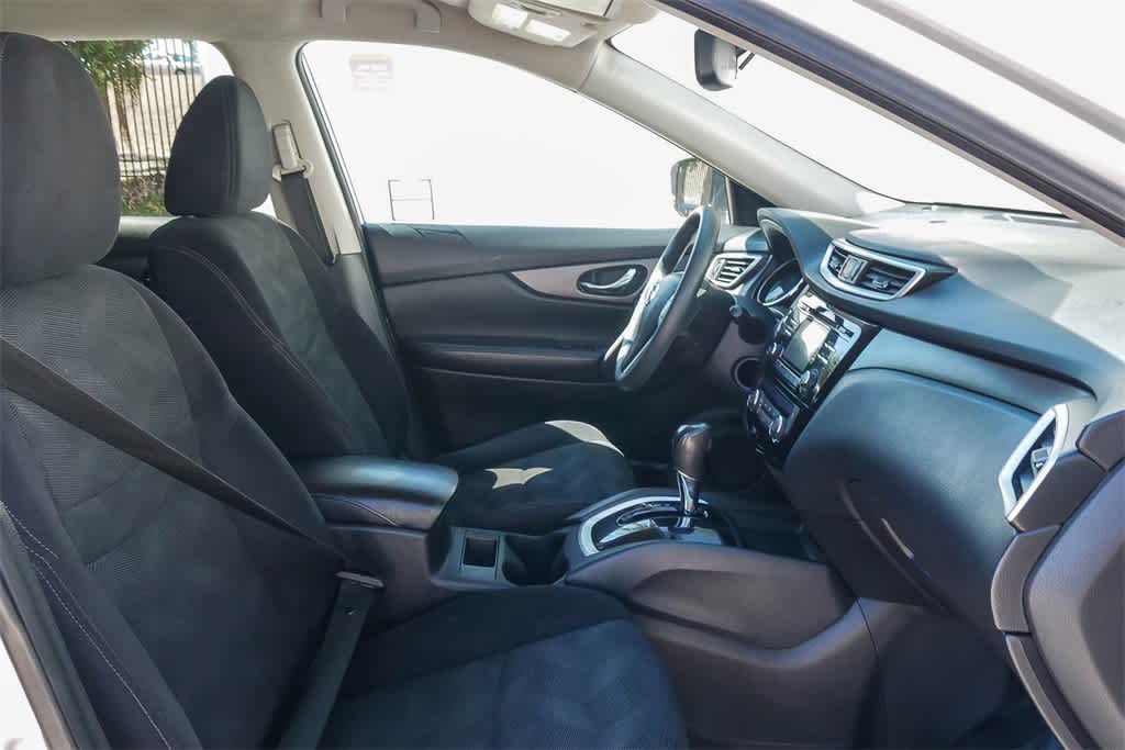 Thumbnail: 2015 Nissan Rogue - 16